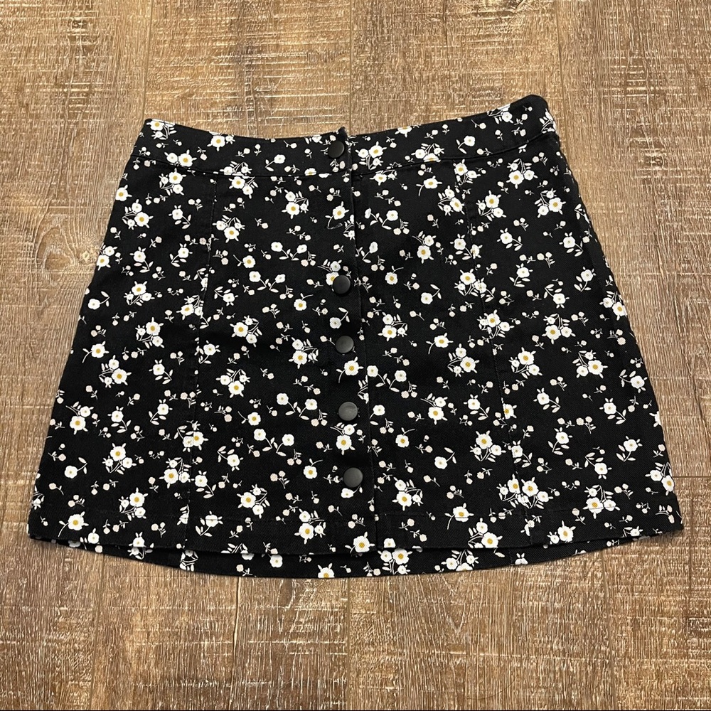 NWOT SKY AND SPARROW Black Floral Button-Up Skirt - Picture 3 of 5